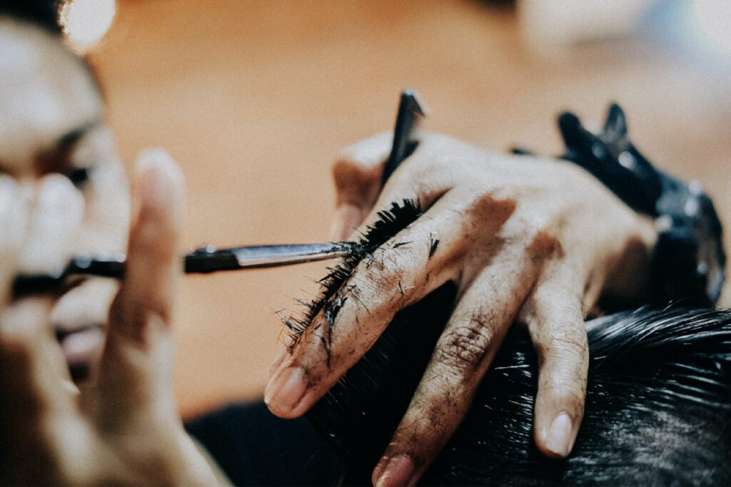 Nahaufnahme eines Haarschnitts – eine beliebte Dienstleistung für Gutscheine